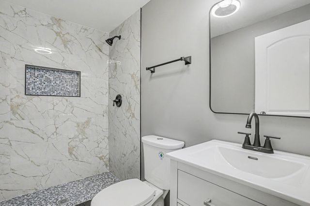 811 Kelly Avenue, Joliet, IL 60435