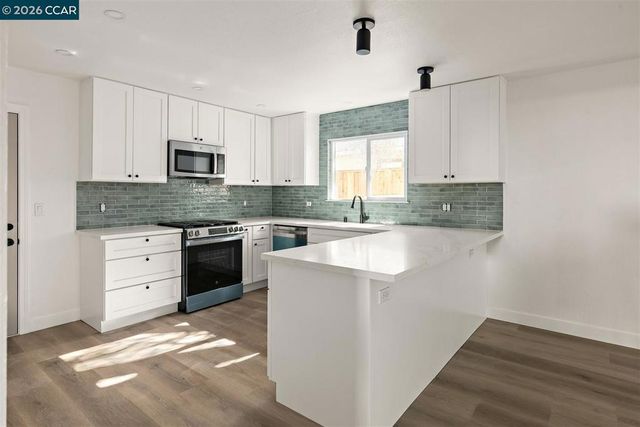 26 Polaris Dr, Pittsburg, CA 94565