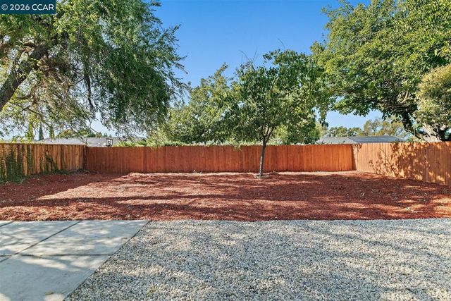 26 Polaris Dr, Pittsburg, CA 94565