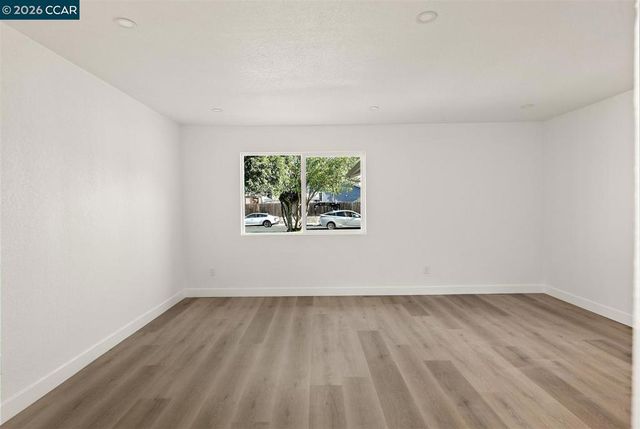 26 Polaris Dr, Pittsburg, CA 94565