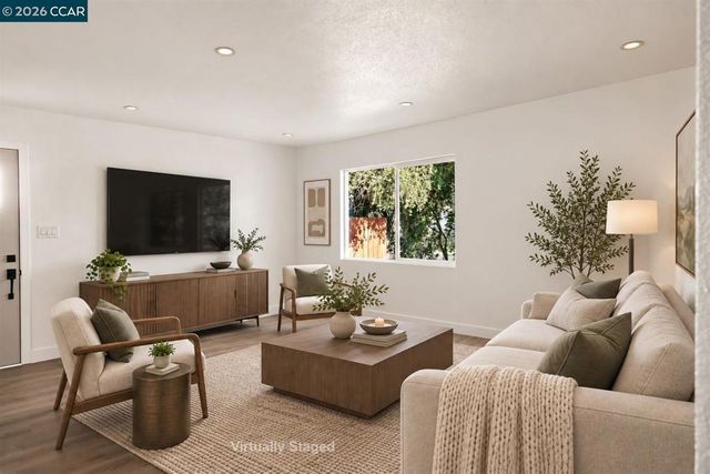 26 Polaris Dr, Pittsburg, CA 94565