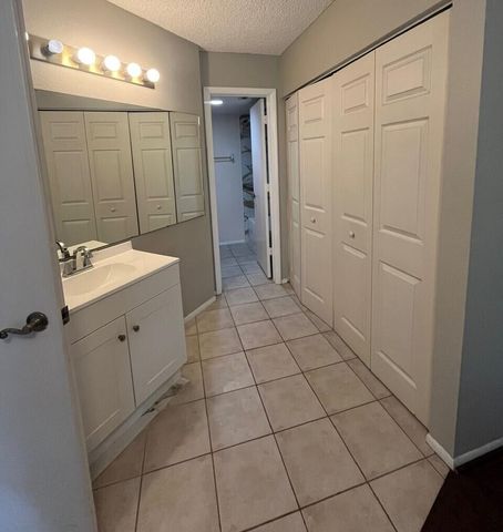 1537 SE Royal Green Cir Apt E204, Port St Lucie, FL 34952