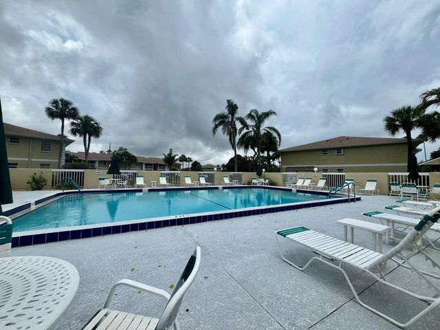 1537 SE Royal Green Cir Apt E204, Port St Lucie, FL 34952