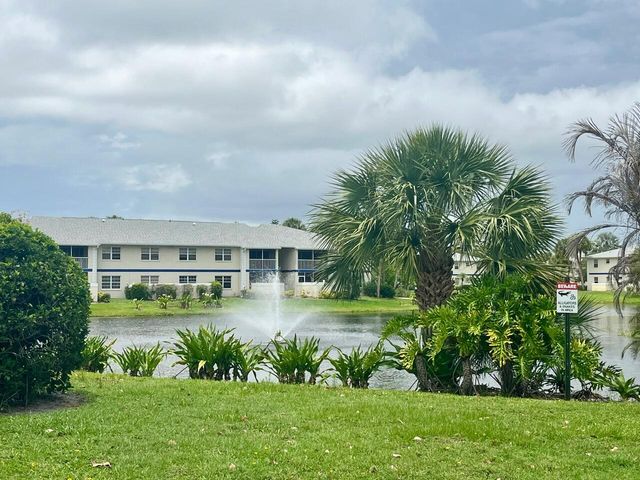 1537 SE Royal Green Cir Apt E204, Port St Lucie, FL 34952