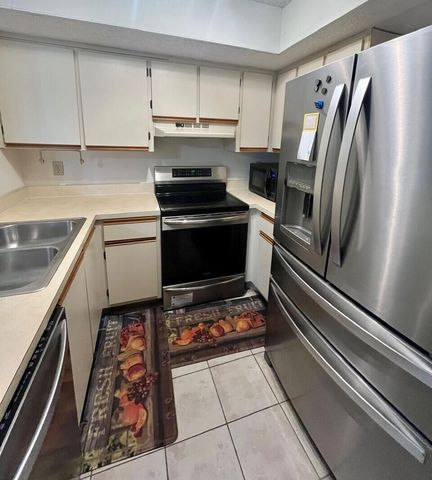 1537 SE Royal Green Cir Apt E204, Port St Lucie, FL 34952