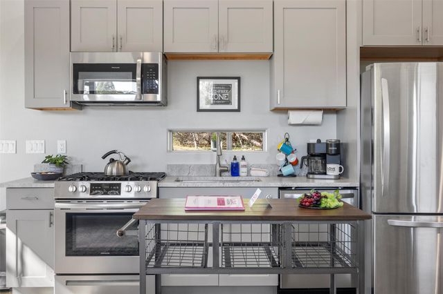 10501 Lake Park DR, Dripping Springs, TX 78620