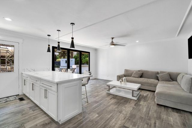 5976 E Butler Avenue, Fresno, CA 93727