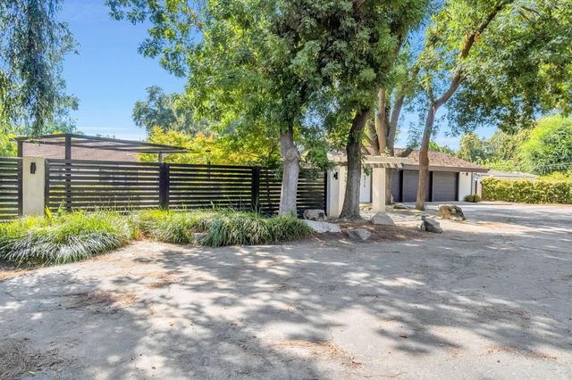 5976 E Butler Avenue, Fresno, CA 93727