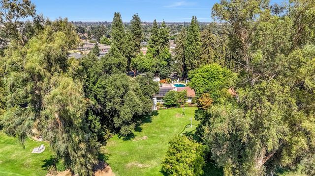 5976 E Butler Avenue, Fresno, CA 93727