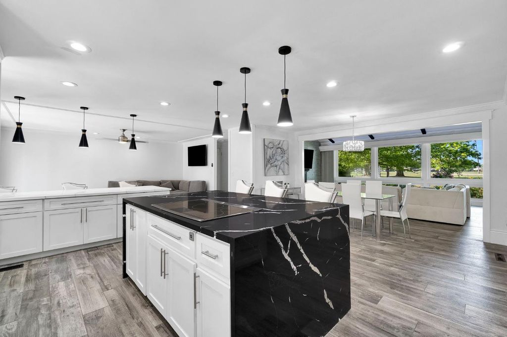 Image 1 of property listing at 5976 E Butler Avenue, Fresno, CA 93727