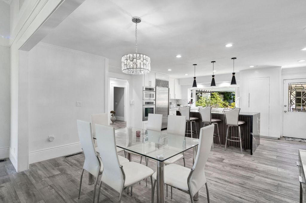 Image 16 of property listing at 5976 E Butler Avenue, Fresno, CA 93727