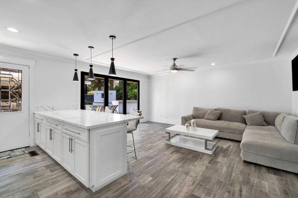 Image 25 of property listing at 5976 E Butler Avenue, Fresno, CA 93727