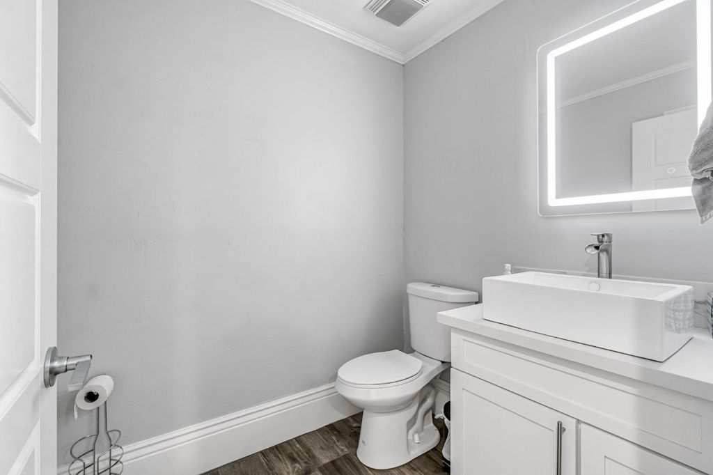 Image 40 of property listing at 5976 E Butler Avenue, Fresno, CA 93727