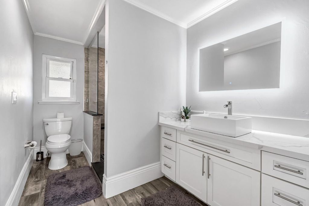 Image 43 of property listing at 5976 E Butler Avenue, Fresno, CA 93727