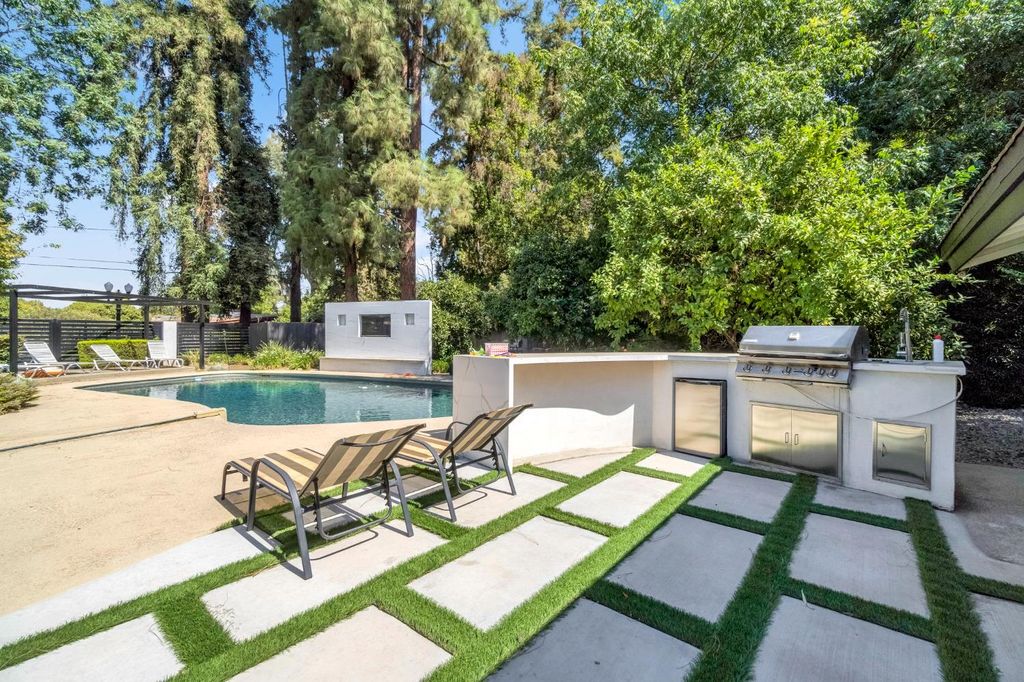Image 48 of property listing at 5976 E Butler Avenue, Fresno, CA 93727