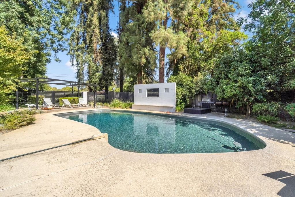 Image 49 of property listing at 5976 E Butler Avenue, Fresno, CA 93727