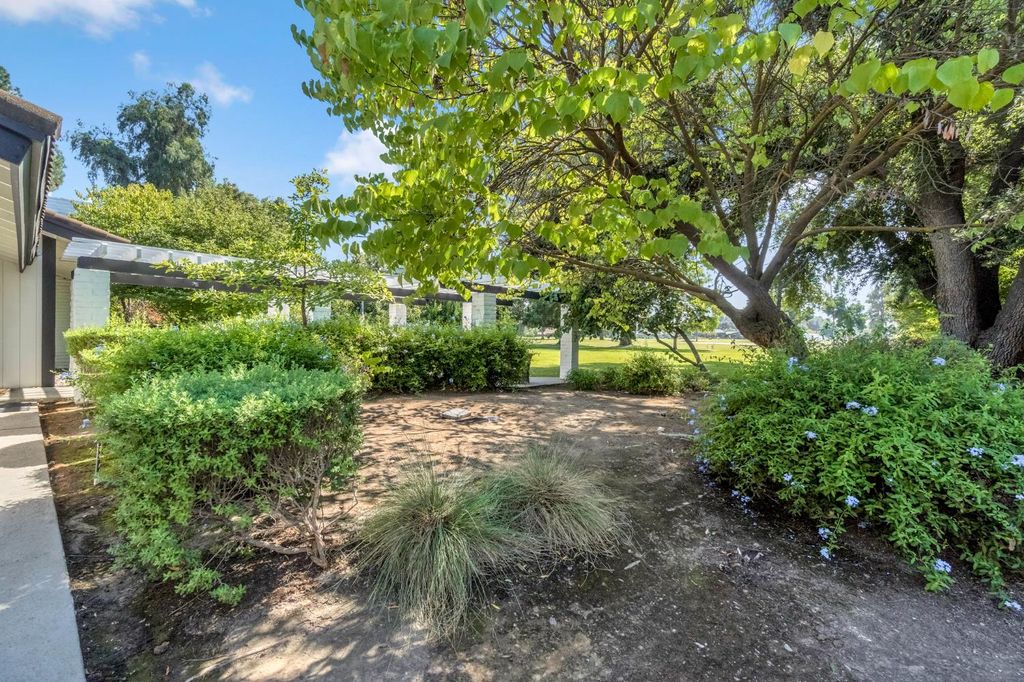 Image 55 of property listing at 5976 E Butler Avenue, Fresno, CA 93727