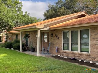 104 Mraz Street, Yoakum, TX 77995