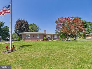 27 E HILL ST, Jonestown, PA 17038
