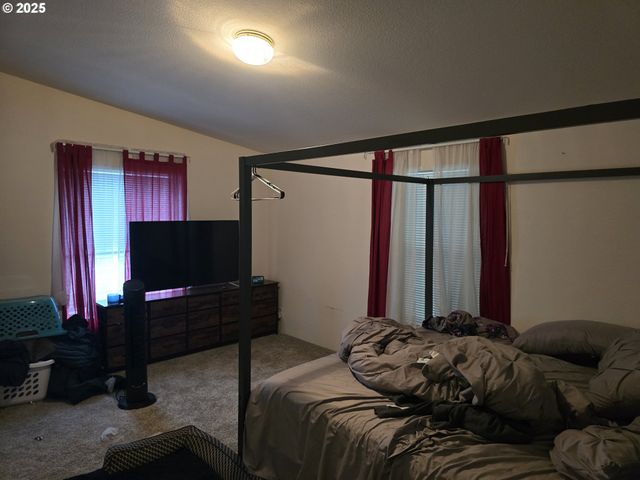 217 Ne PEGGY Ave, Roseburg, OR 97470