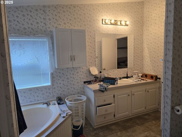 217 Ne PEGGY Ave, Roseburg, OR 97470