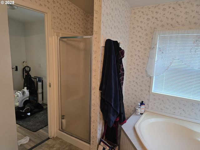 217 Ne PEGGY Ave, Roseburg, OR 97470