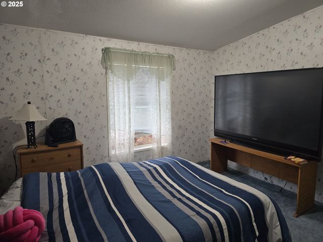 217 Ne PEGGY Ave, Roseburg, OR 97470