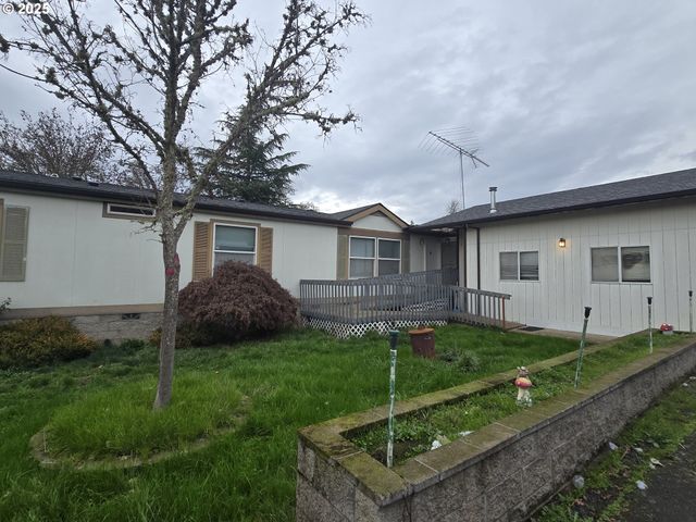 217 Ne PEGGY Ave, Roseburg, OR 97470