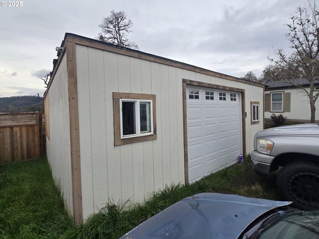 217 Ne PEGGY Ave, Roseburg, OR 97470