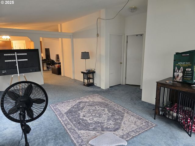 217 Ne PEGGY Ave, Roseburg, OR 97470