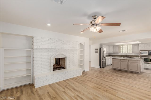 861 Vegas Valley Drive, Las Vegas, NV 89109