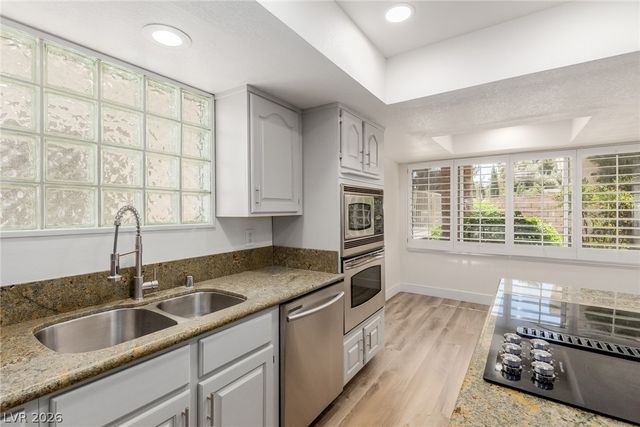 861 Vegas Valley Drive, Las Vegas, NV 89109
