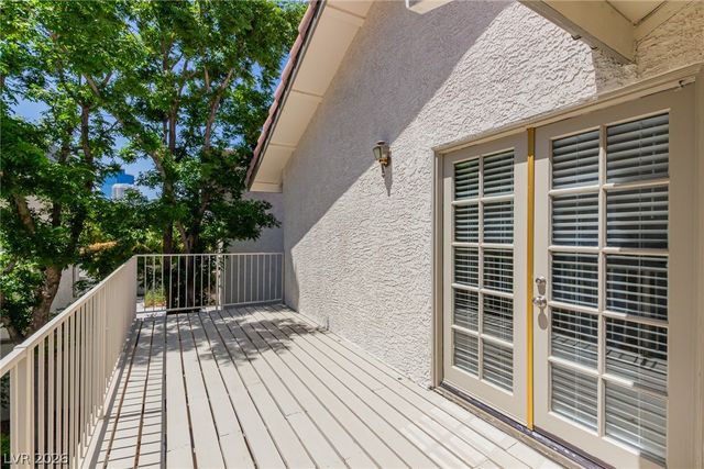 861 Vegas Valley Drive, Las Vegas, NV 89109
