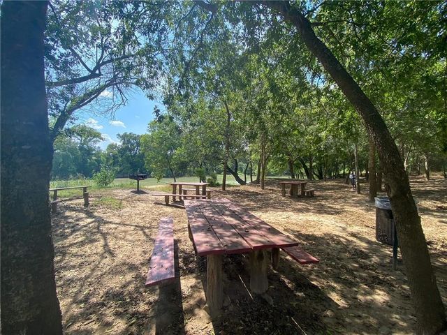 160 Wailupe CIR, Bastrop, TX 78602