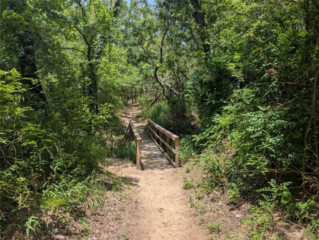 160 Wailupe CIR, Bastrop, TX 78602