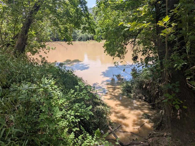 160 Wailupe CIR, Bastrop, TX 78602