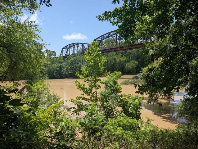 160 Wailupe CIR, Bastrop, TX 78602