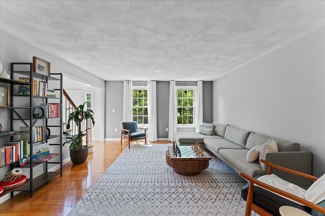 2 Harrison Pl, Franklin, MA 02038
