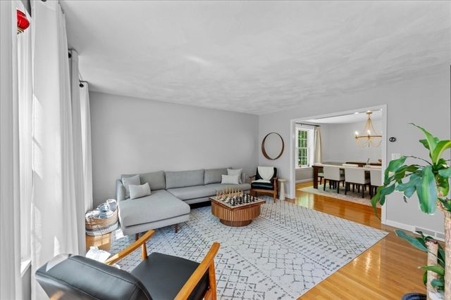 2 Harrison Pl, Franklin, MA 02038