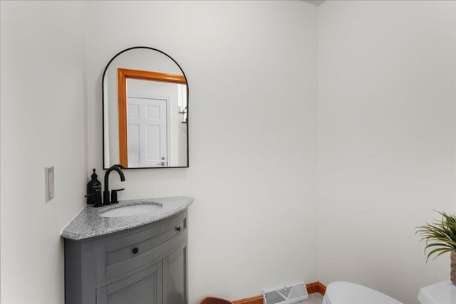 2 Harrison Pl, Franklin, MA 02038