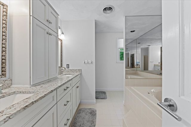 2 Harrison Pl, Franklin, MA 02038