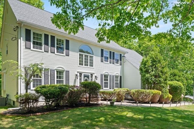 2 Harrison Pl, Franklin, MA 02038