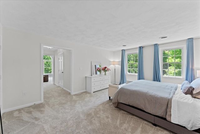 2 Harrison Pl, Franklin, MA 02038