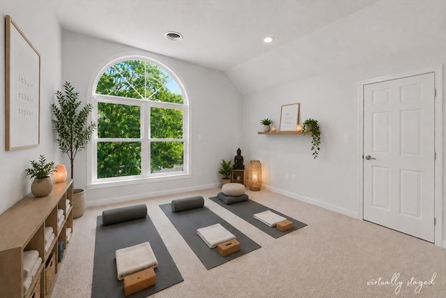 2 Harrison Pl, Franklin, MA 02038