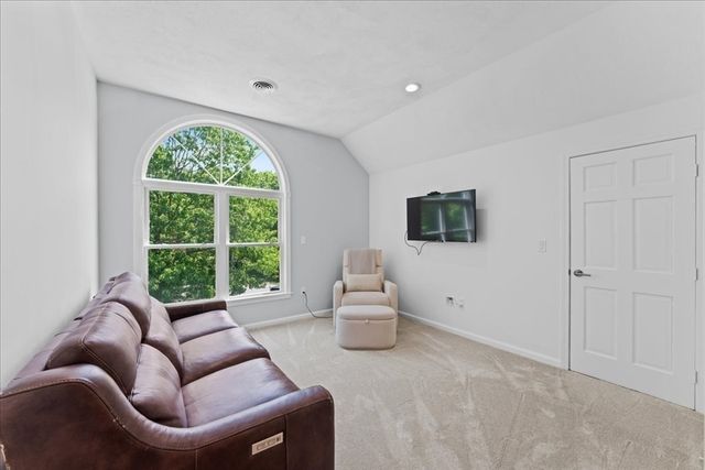 2 Harrison Pl, Franklin, MA 02038