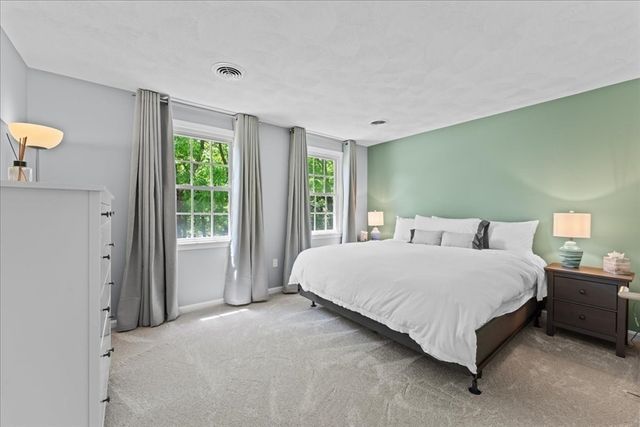 2 Harrison Pl, Franklin, MA 02038