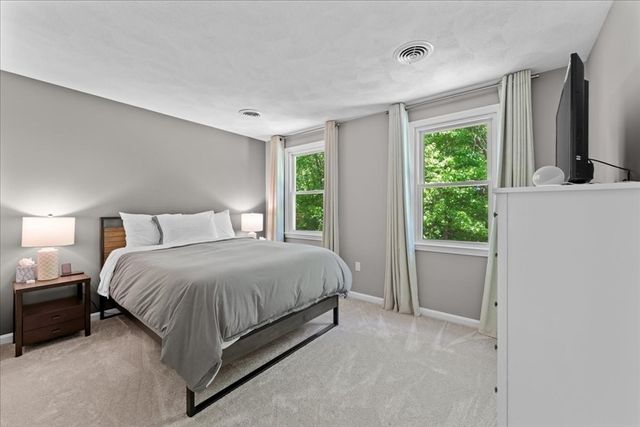 2 Harrison Pl, Franklin, MA 02038