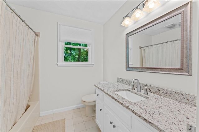 2 Harrison Pl, Franklin, MA 02038