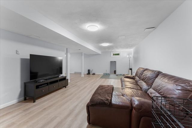 2 Harrison Pl, Franklin, MA 02038