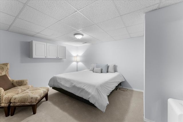 2 Harrison Pl, Franklin, MA 02038